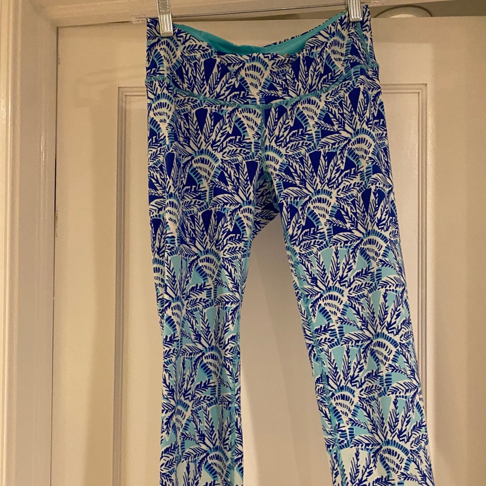 Lilly Pulitzer Luxletic cropped (7/8) leggings.